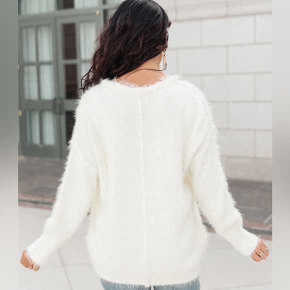 NWT Fuzzy FauX Fur V Neck Sweat | Ivory | Large - Picture 7 of 7